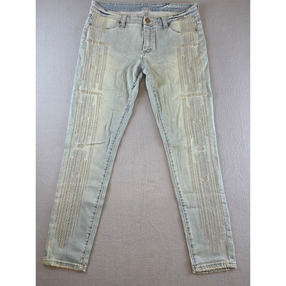 BLANKNYC Light Wash Embroidered Skinny Jeans Distressed Hem Size 30 Western Boho